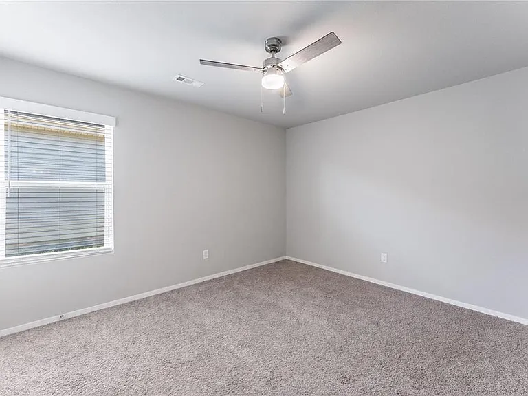 980 E Starling St — Photo 13