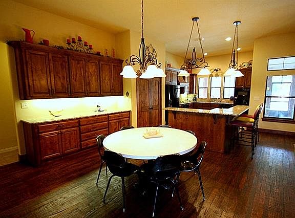 5th image of 105 Red Bud Dr