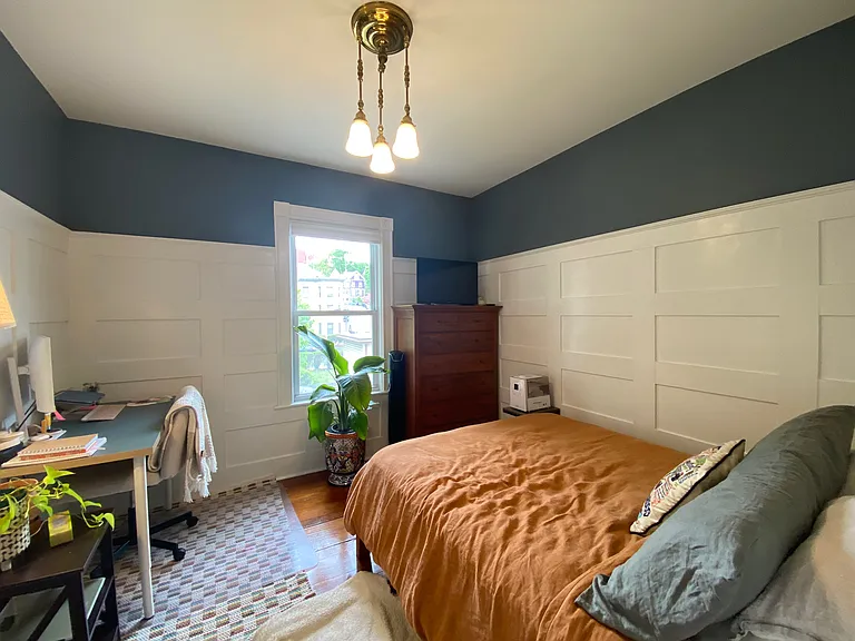 Second-floor bedroom (11' x 11')