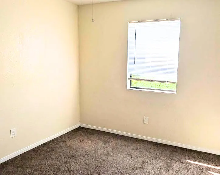 102 E Truman Ave #D — Photo 3