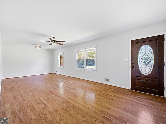 4th image of 2685 Farmington Dr SW