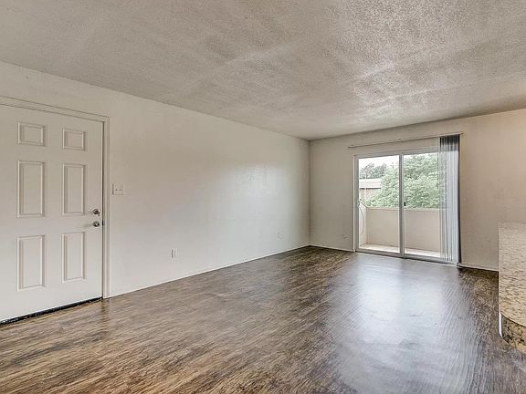 3rd image of 1403 Glen Oaks Ct #3