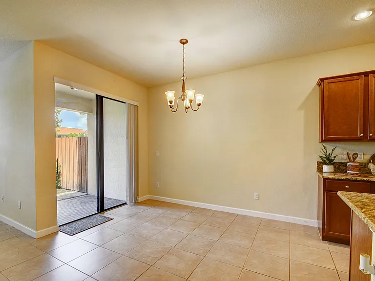 10385 Wellington Parc Dr — Photo 12