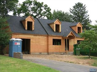 175 Hebberd Ave, Paramus, NJ 07652