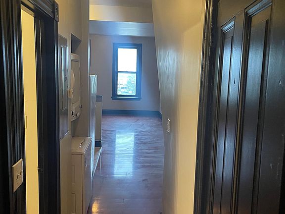 5th image of 2343 S 7th St Fl 2