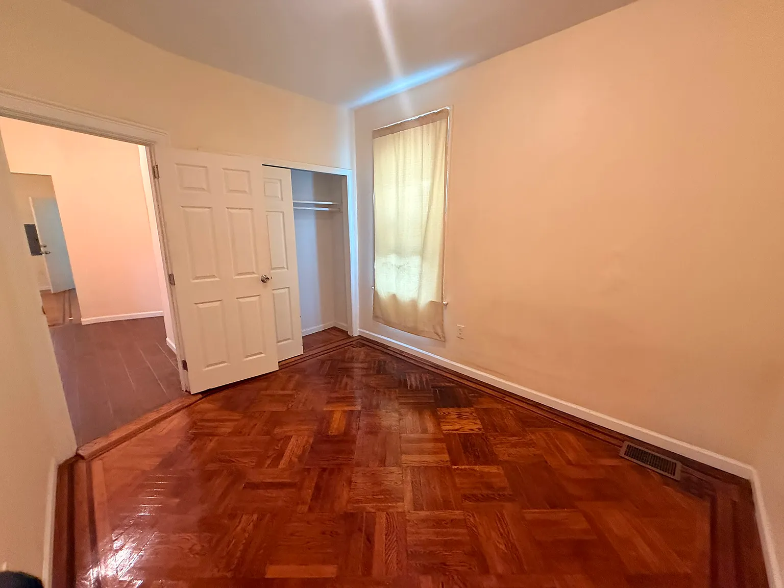 198 Danforth Ave — Photo 3