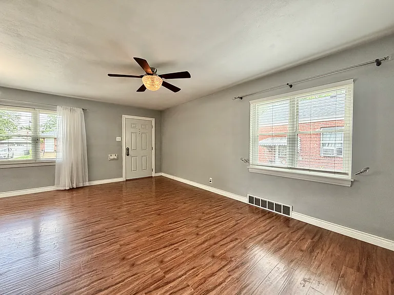 2315 Hill Ave — Photo 12
