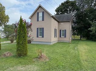 211 E 12th St, Huntingburg, IN 47542