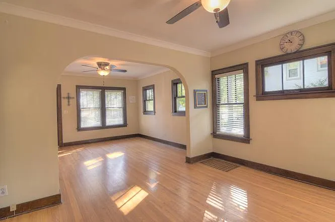 208 N Oak Ave — Photo 8