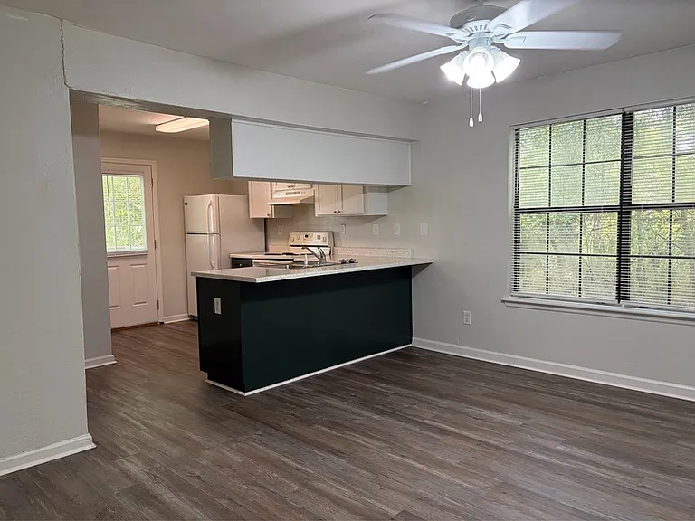 2350 Horne Ave #3 — Photo 4