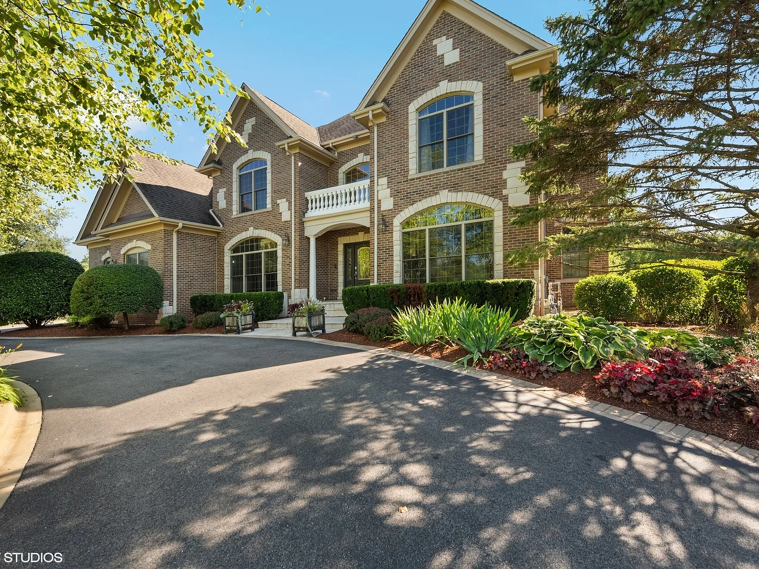 5 bed, 4.5 bath, 6507 sqft, $13,000 — Photo 3