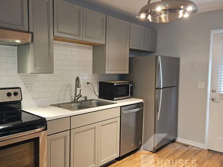 553 Memorial Drive Ext #X — Photo 4
