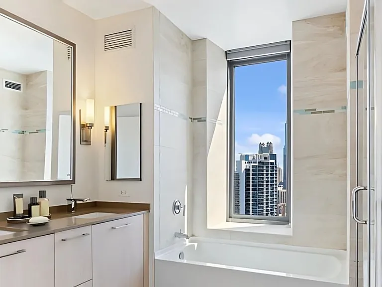200 W Grand Ave #2314 — Photo 2
