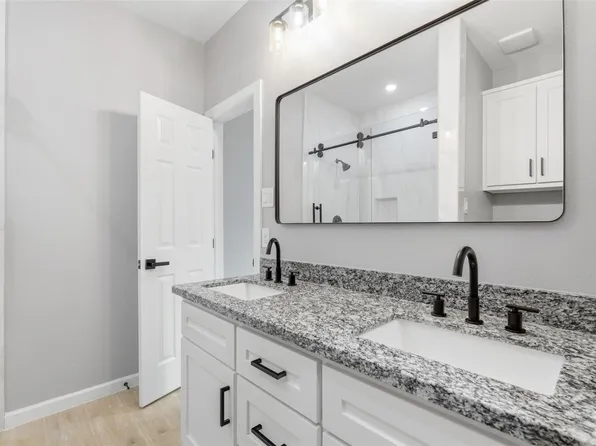 5014 E Meadow Dr, Deer Park, TX 77536