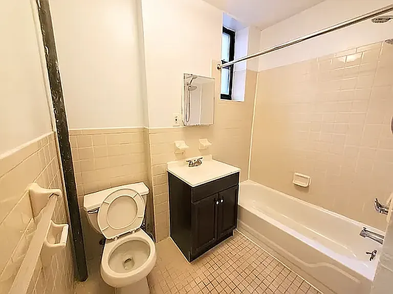 1150 De Kalb Ave #G — Photo 9