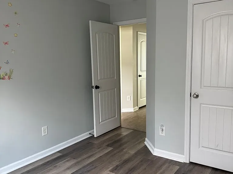 303 Tuscan Ct — Photo 9