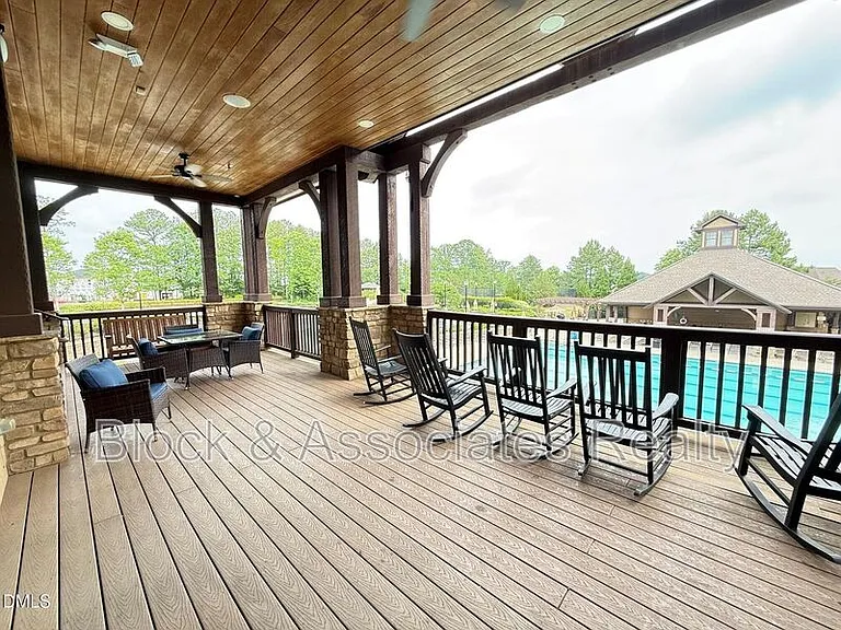 8527 Quarton Dr — Photo 36