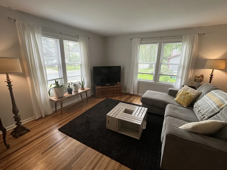 409 2nd St W