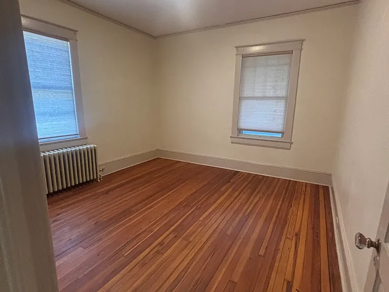 310 Robertson Ave — Photo 4