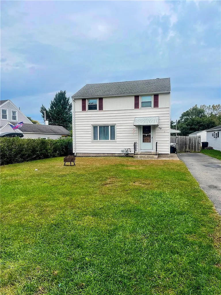3 bed, 2.0 bath, 1296 sqft, $2,400 — Photo 1