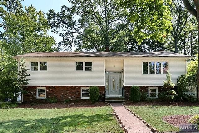 1st image of 16 Lafayette Pl