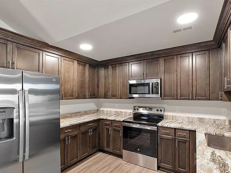 8292 Heywood Cir — Photo 4