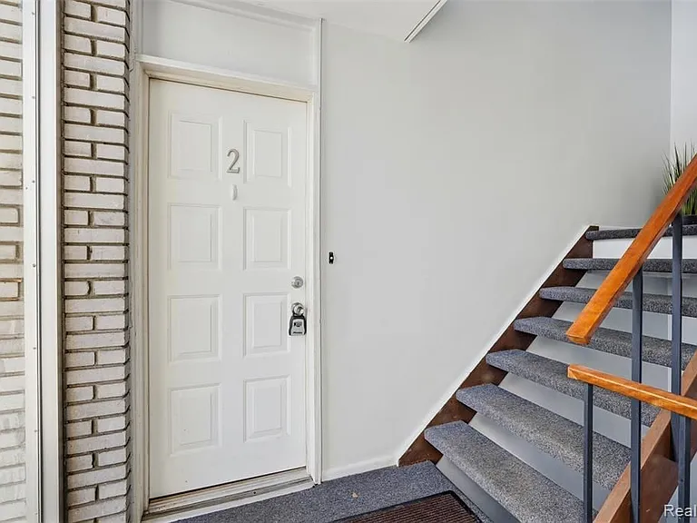 4030 W Thirteen Mile Rd #J2 — Photo 13