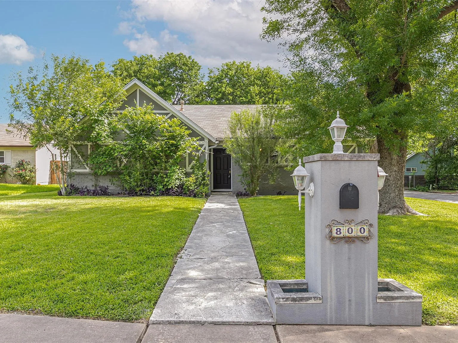3 bed, 2.0 bath, 1316 sqft, $2,250 — Photo 1