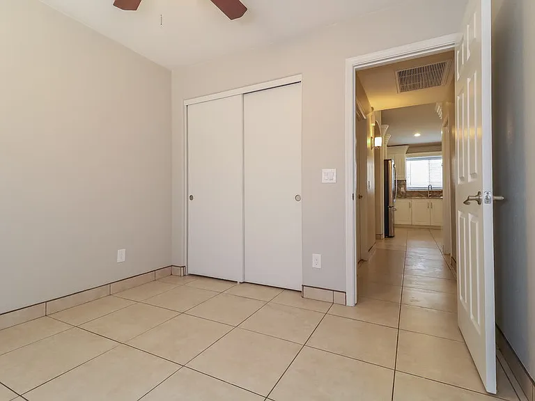 1616 S 82nd Dr — Photo 15