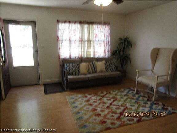 2nd image of 1406 Crossview St