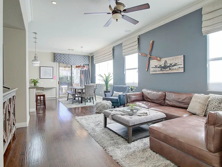 1833 W Periwinkle Way — Photo 13