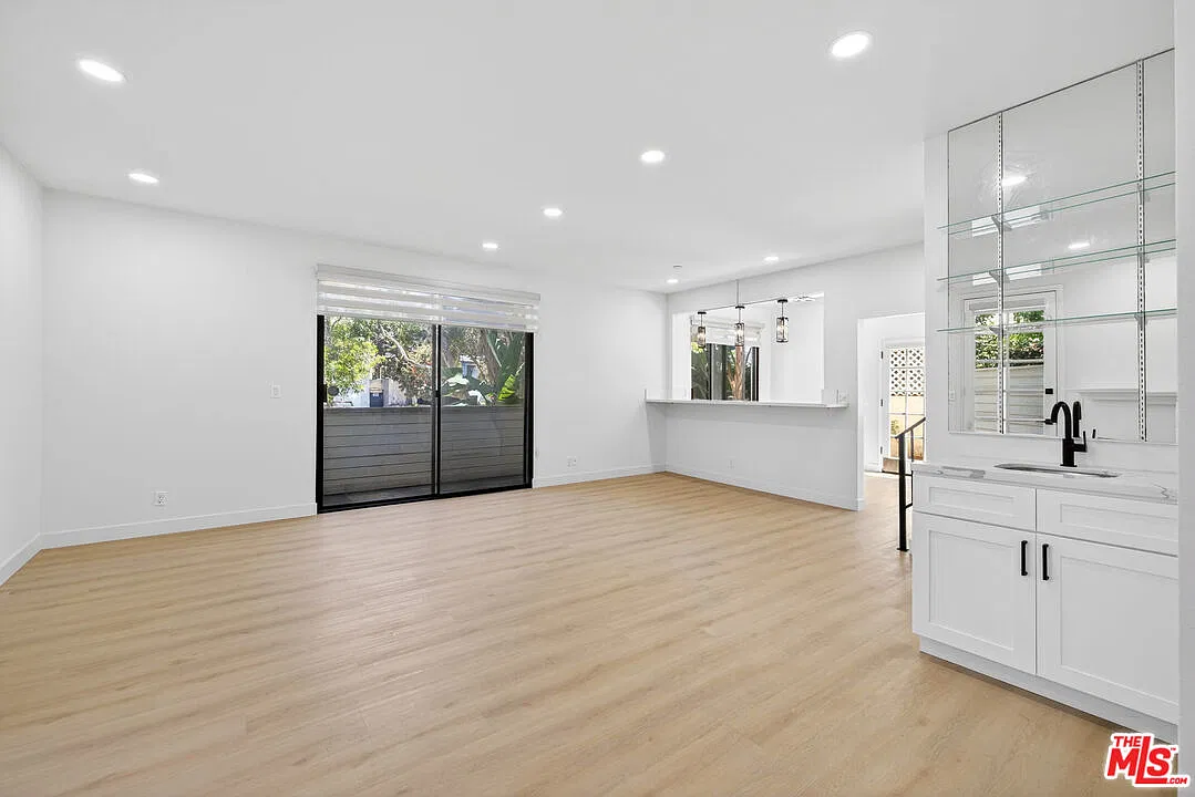 2 bed, 3.0 bath, 1418 sqft, $5,000 — Photo 3