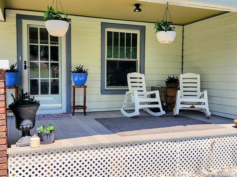 Great covered porch
