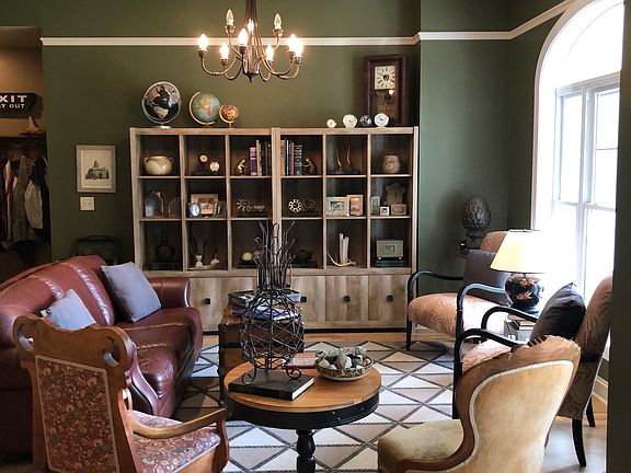 Living Room (Front Entrance)