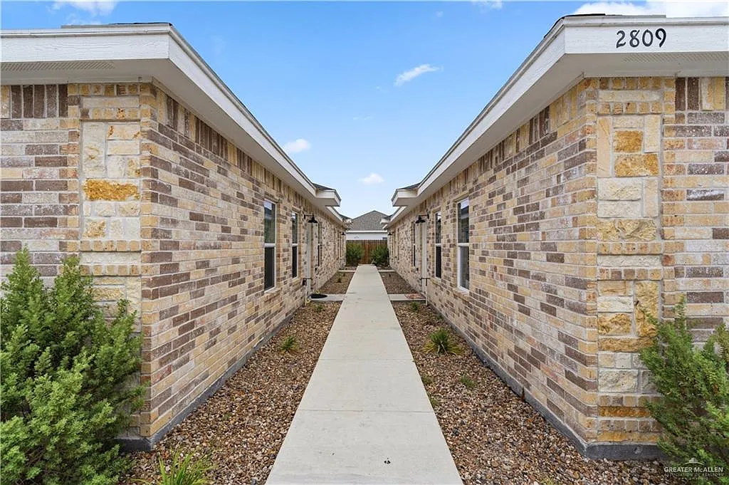 3 bed, 2.0 bath, 999 sqft, $1,195 — Photo 1