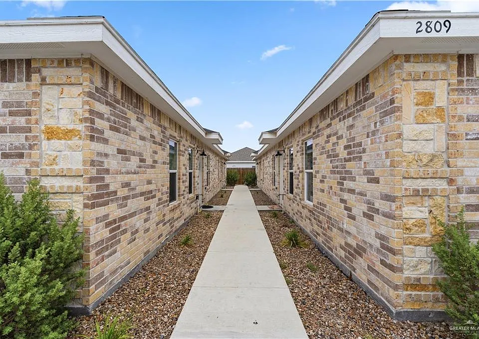 2809 E Israel Ave #1