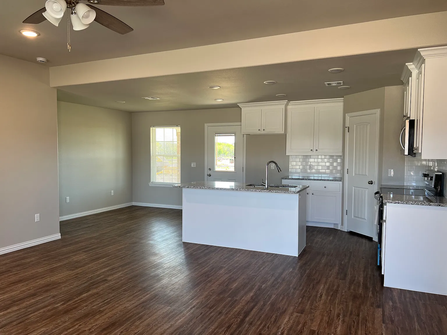 3 bed, 1308 sqft, $1,650 — Photo 2