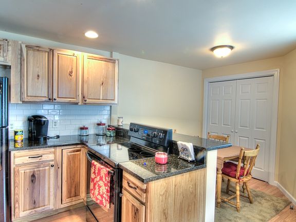 Kitchen/ Breakfast Bar Area