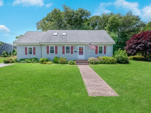 28 Hamlet St, Fairhaven, MA 02719