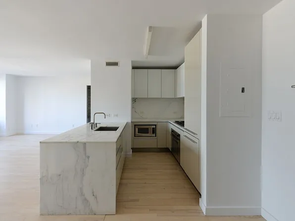 322 W 57th St APT 29D, New York, NY 10019