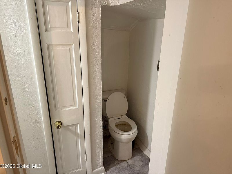 5th image of 242 Elm Street