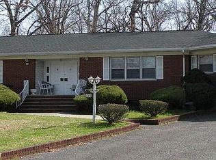 91 Palmer Dr, Livingston, NJ 07039