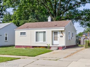 27707 Brettonwoods St, Madison Heights, MI