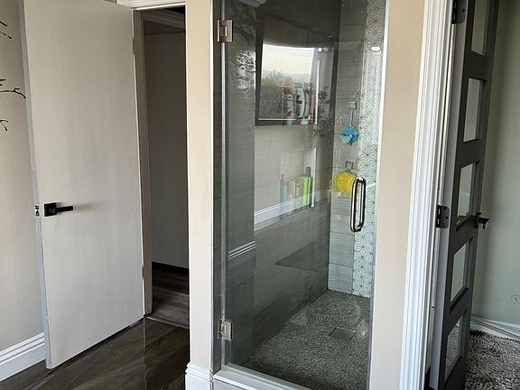 4th image of 211 Sandlewood Ave