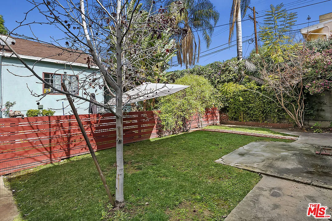 2 bed, 1.0 bath, 700 sqft, $3,330 — Photo 2