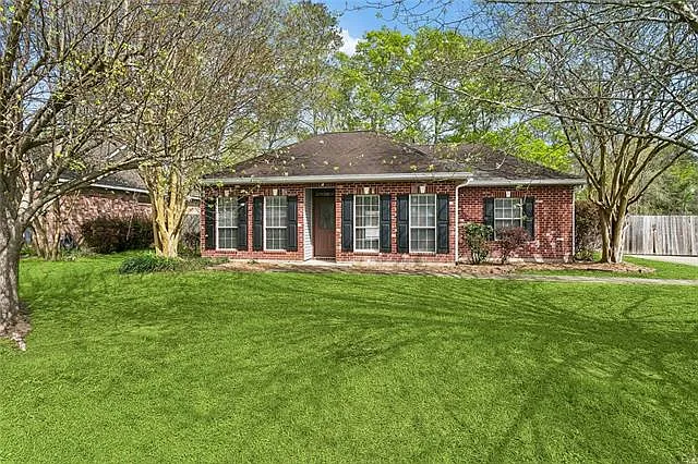 39350 Brookfield Dr — Photo 1