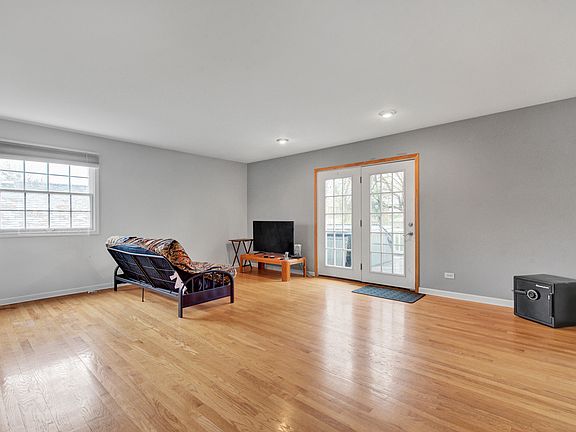 4th image of 137 Armitage Ave