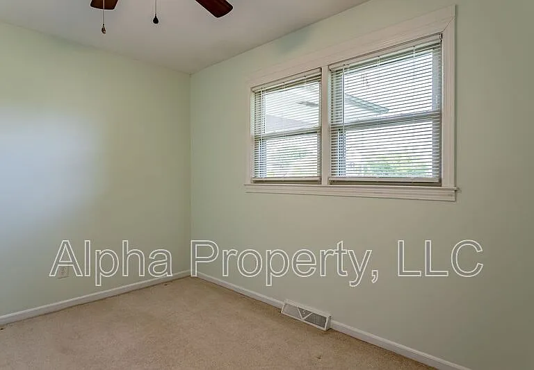 109 Roberts Cir — Photo 17