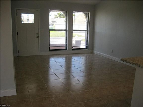 2nd image of 614 SE 19th Ln