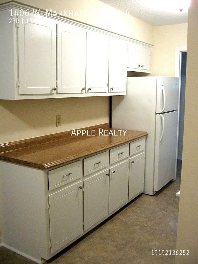1406 W. Markham Ave Apt A - Available Now! Free 2-Week Move-In Special — Photo 2